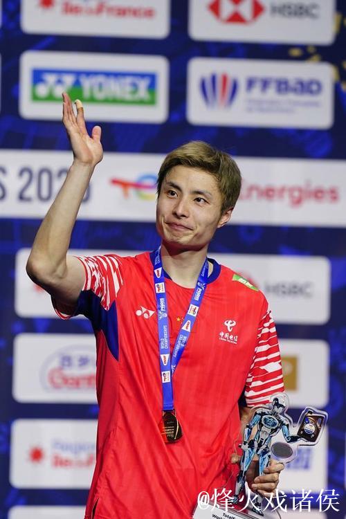 石宇奇逆转夺世锦赛首冠 国羽男单10年后重登巅峰 石宇奇逆转夺世锦赛首冠 国羽男单10年后重登巅峰